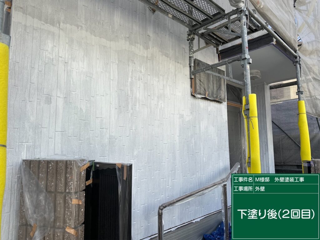 下塗り2回目を行います。