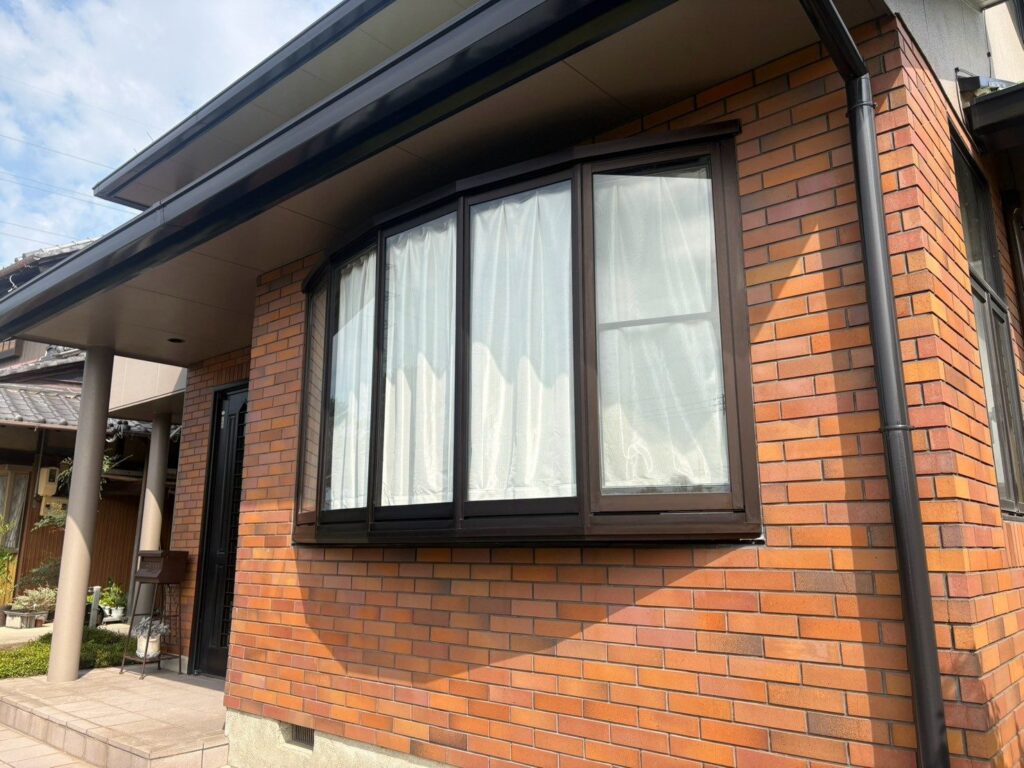 レンガ調のタイル部分もきれいな仕上がりとなりました☆