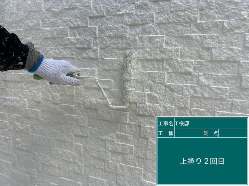 上塗りを行います。