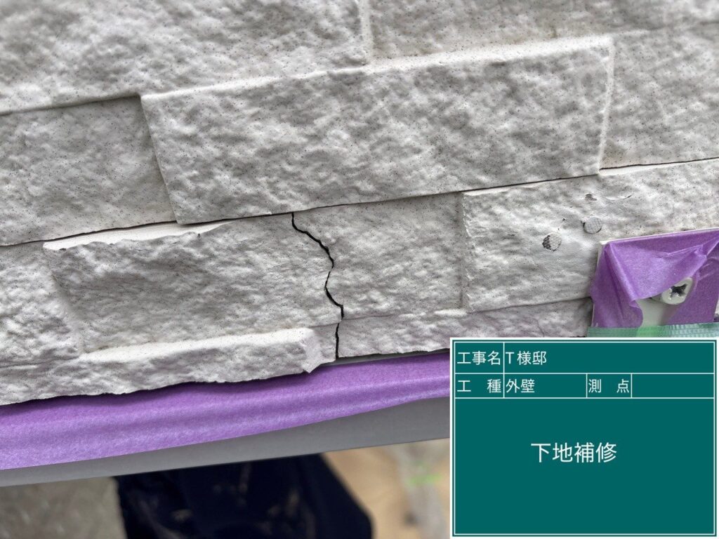 サイディングのひび割れ箇所です。