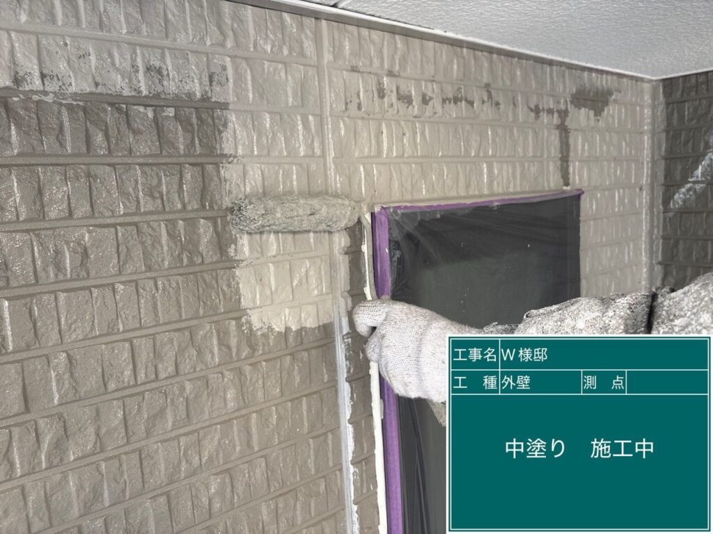 中塗りを行います。（淡色）