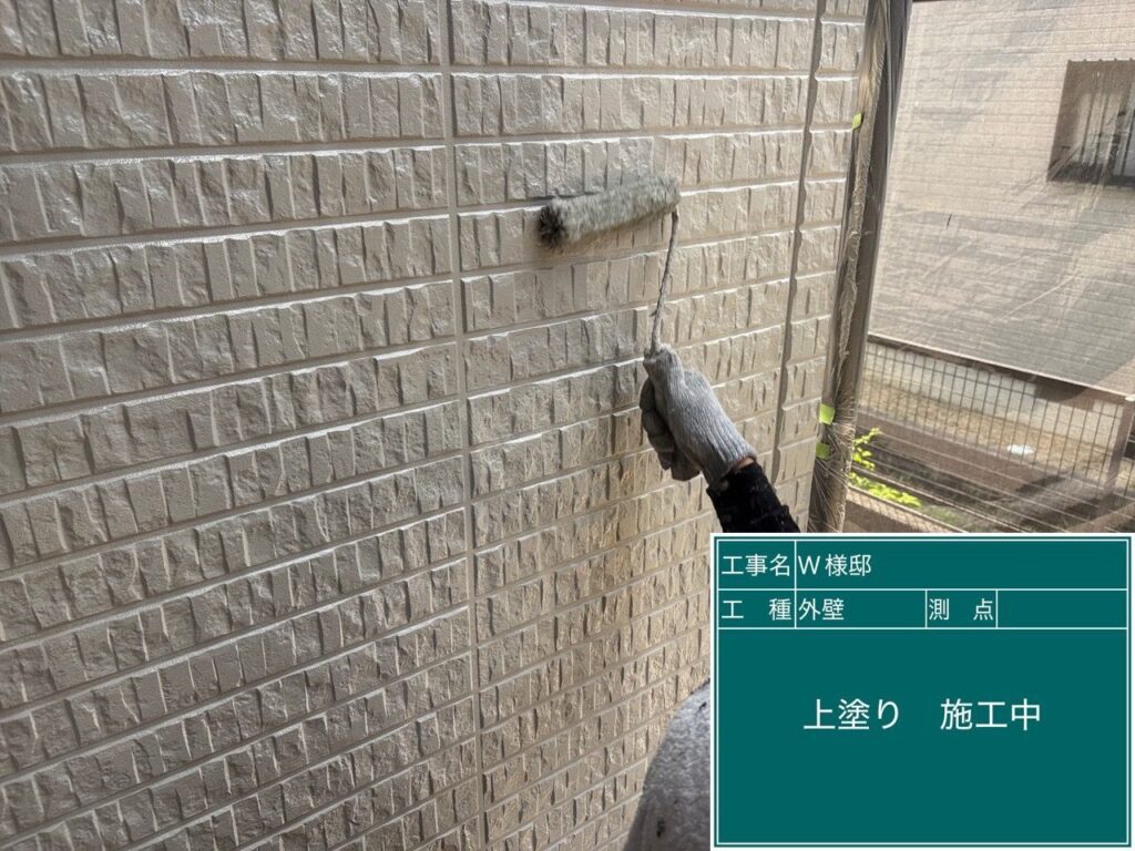 上塗りを行います。