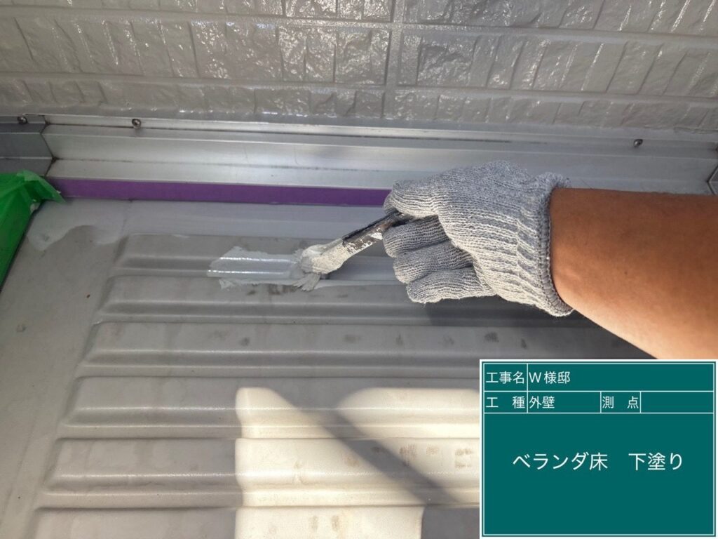 下塗りを行います。