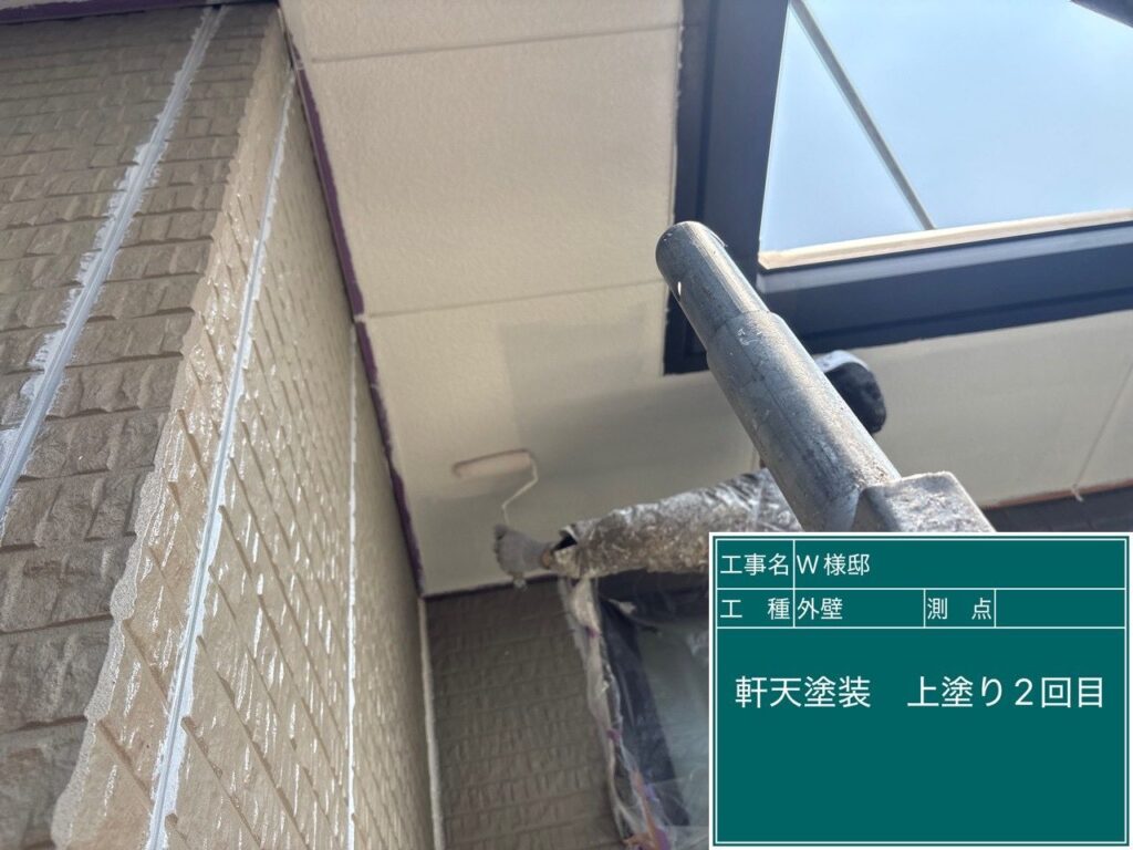 軒天の仕上げ2回目です。